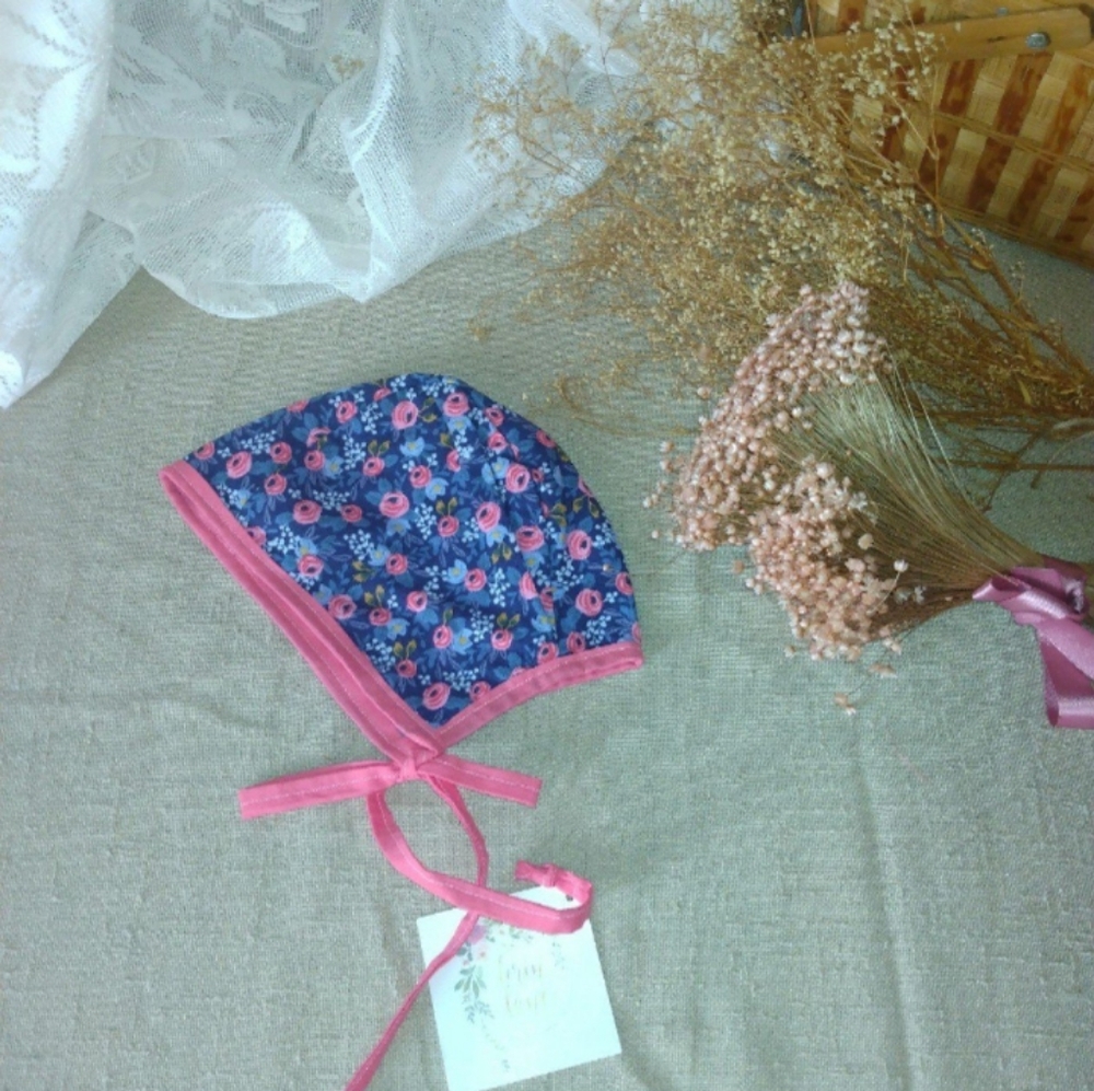 Vintage bonnet